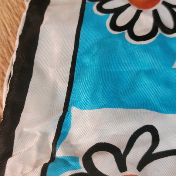 Vintage 20" Square Scarf Crazy Daisy, Hand Rolled - Picture 3 of 6